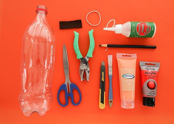 Halloween Laternen basteln aus Plastikflaschen – Ideen und Anleitungen alle nötigen materialien sammeln kürbis laterne