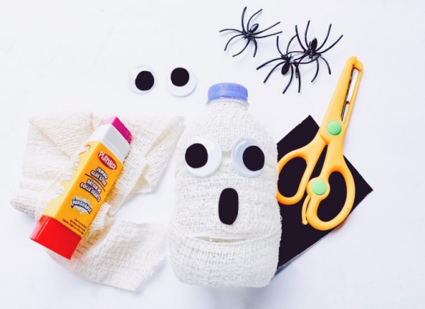 Halloween Laternen basteln aus Plastikflaschen – Ideen und Anleitungen fertige laterne mumie