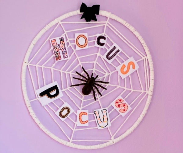 Spinnennetz basteln zu Halloween – 50 Ideen und 2 Anleitungen hocus pocus film kranz türkranz