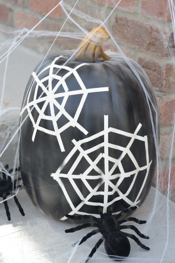 Spinnennetz basteln zu Halloween – 50 Ideen und 2 Anleitungen kürbis deko washi tape
