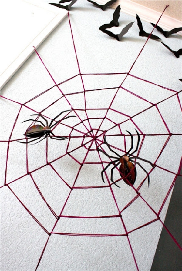 Spinnennetz basteln zu Halloween – 50 Ideen und 2 Anleitungen spinnen netz groß lila