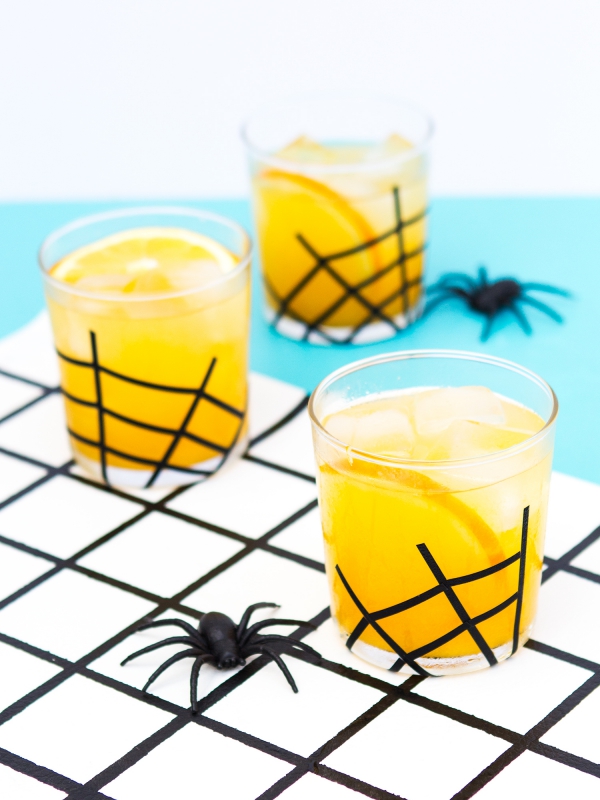 Spinnennetz basteln zu Halloween – 50 Ideen und 2 Anleitungen tischdeko glas deko washi tape