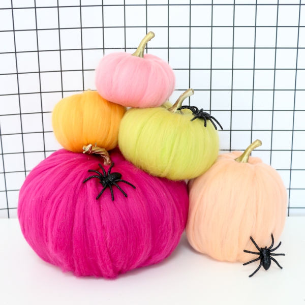 Spinnennetz basteln zu Halloween – 50 Ideen und 2 Anleitungen wolle diy kürbis deko