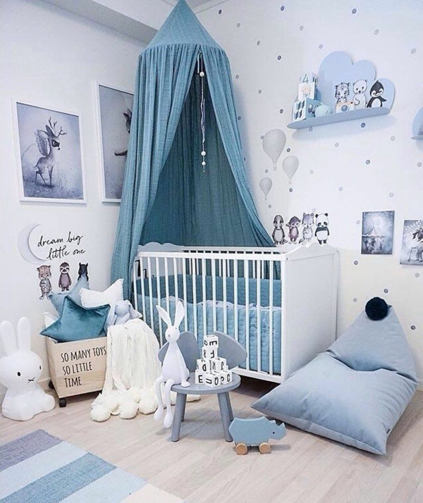 babyzimmer teppich babyzimmer junge einrichten blaue farbtöne