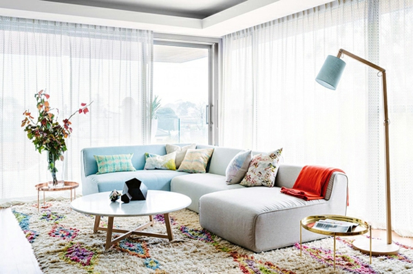 bunter teppich moderner teppich wohnzimmer luftige gardinen