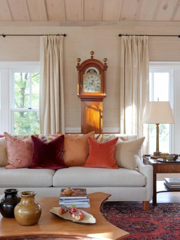 herbstlich dekorieren wohnzimmer herbstdeko ideen dekokissen helle gardinen