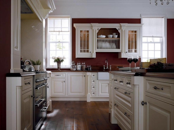 weiße küche welche wandfarbe elegante rote wandfarbe brauner bodenbelag