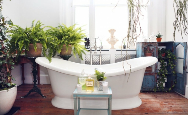 zimmer dekorieren ideen badideen badewanne pflanzen vintage möbel