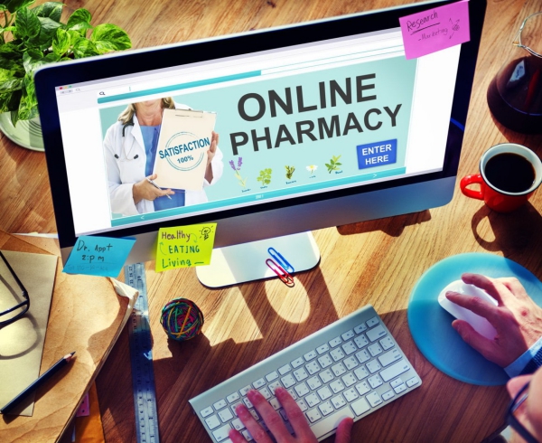 Wie Online-Apotheken die Gesundheitsversorgung in Coronazeiten beeinflussen – Vor- und Nachteile medizin per pc arzt konsultation