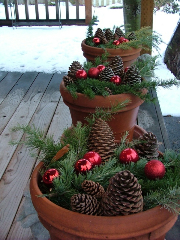 außergewöhnliche weihnachtsdeko selber machen kreative bastelideen weihnachten pflanztöpfe verschönern