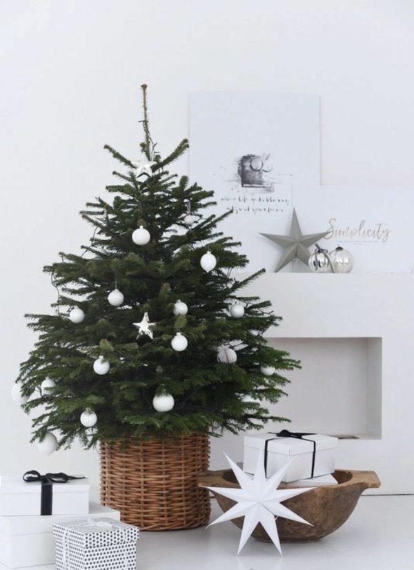 kleiner tannenbaum skandinavisch minimalistischer look zimmer dekorieren