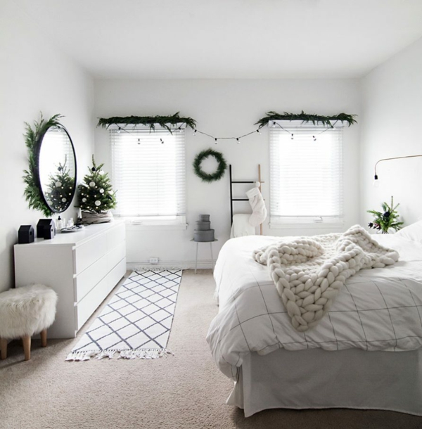 schlafzimmer gemütlich gestalten weißes interieur grüne deko weihnachten