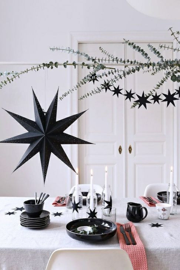 skandinavische weihnachtsdeko schwarze akzente elegante tischdeko