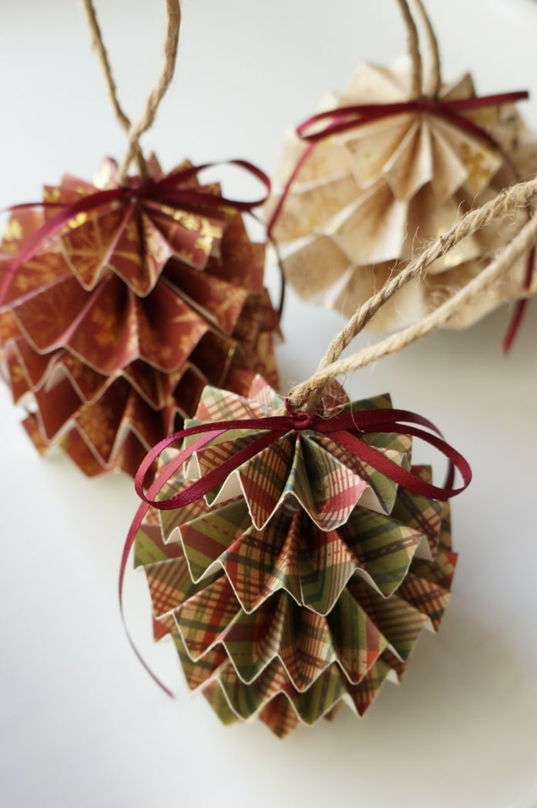 weihnachtskugeln basteln papierkugeln kreative weihnachtsdeko basteln