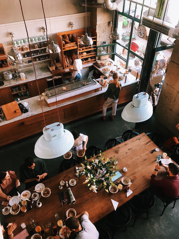 Die perfecte Konditorei Café Einrichtung gestalten – Ideen und Tipps stilvolle deko food service kaffee