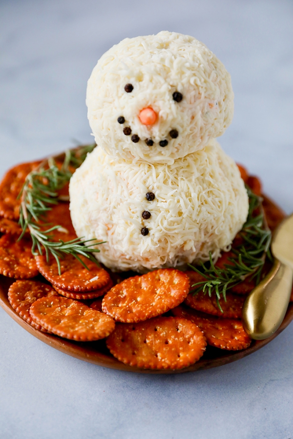 Weihnachtliche Vorspeise – festliche Rezeptideen für die ganze Familie käsebällchen schneemann schön festlich