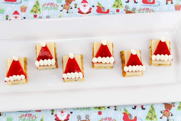 Weihnachtliche Vorspeise – festliche Rezeptideen für die ganze Familie santa mützen sandwich