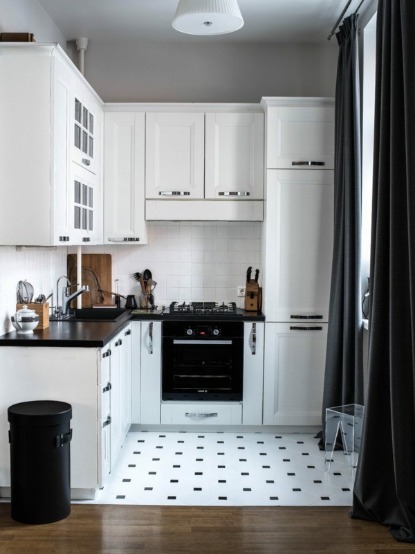 bodenfliesen schwarz weiß kleine küche einrichten