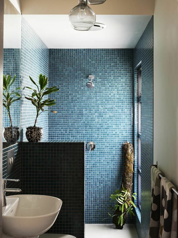 mosaikfliesen badezimmer blaue mosaikfliesen trendiges baddesign