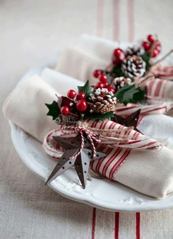servietten weihnachtlich falten schlichte idee servietten dekorieren