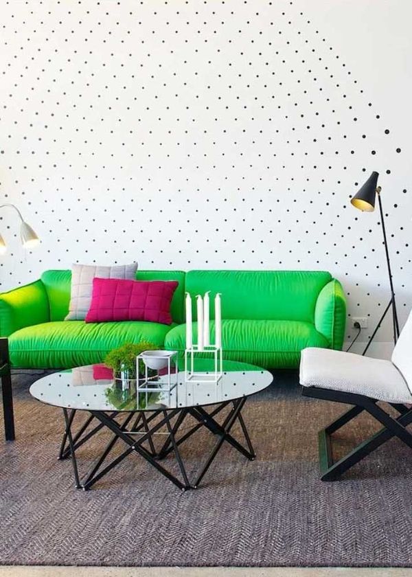grüne couch grelles grünes sofa- weiße Wand