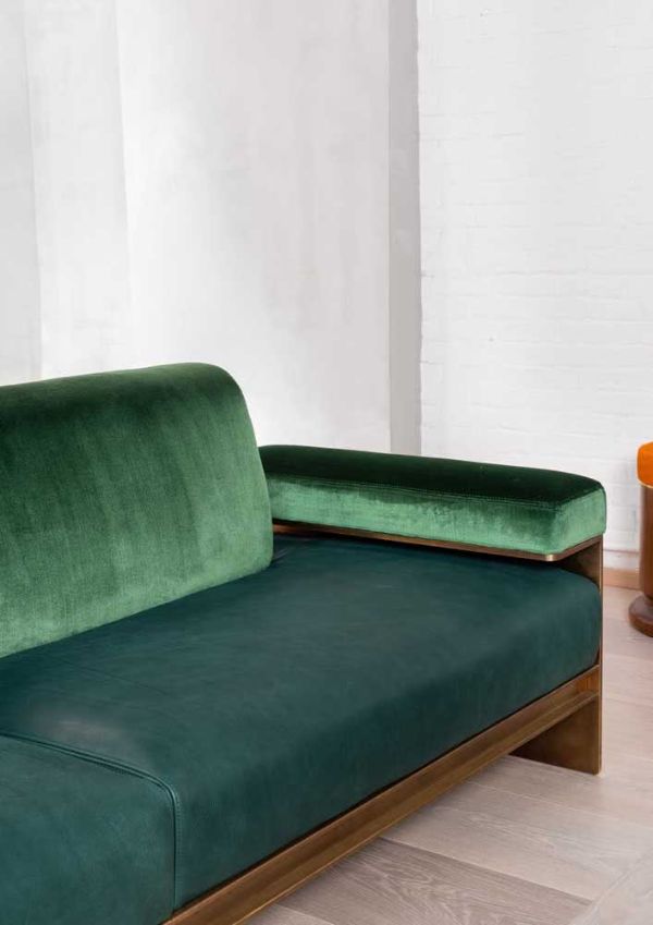 grüne couch - grünes gepolstertes sofa