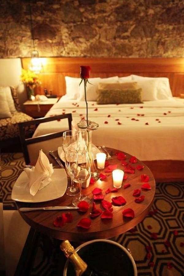 romantisch schlafzimmer gestalten kerzen rote rose