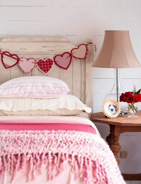 romantisch schlafzimmer gestalten romantische girlande herzen