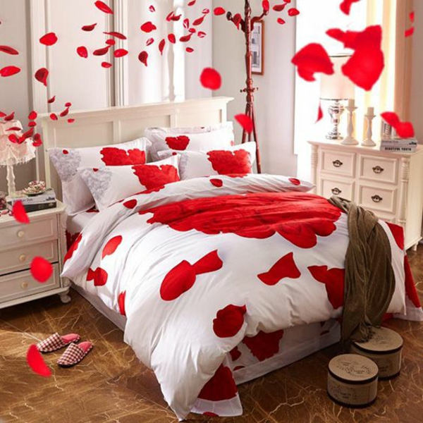 romantisch schlafzimmer gestalten rosenblätter überall