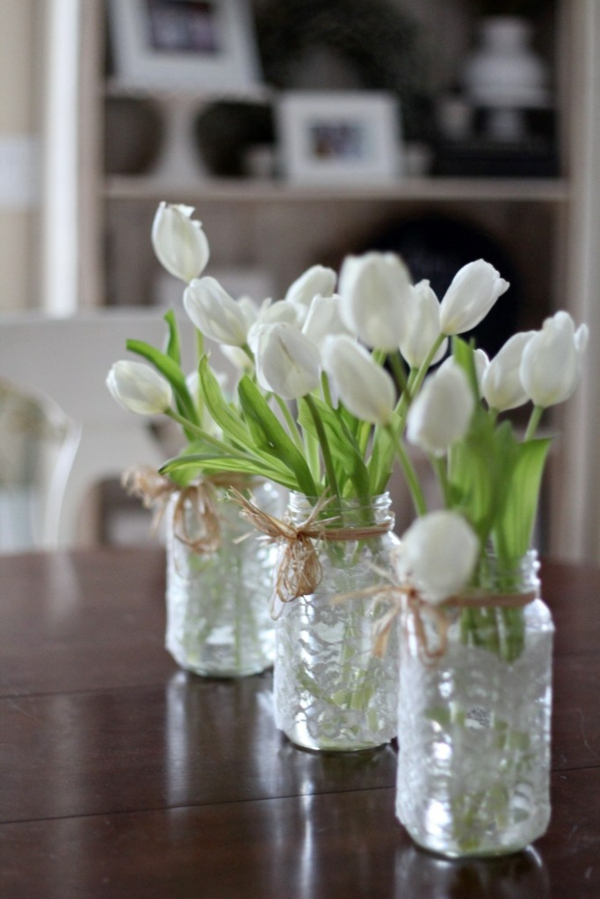 schnittblumen weiße tulpen einmachgläser