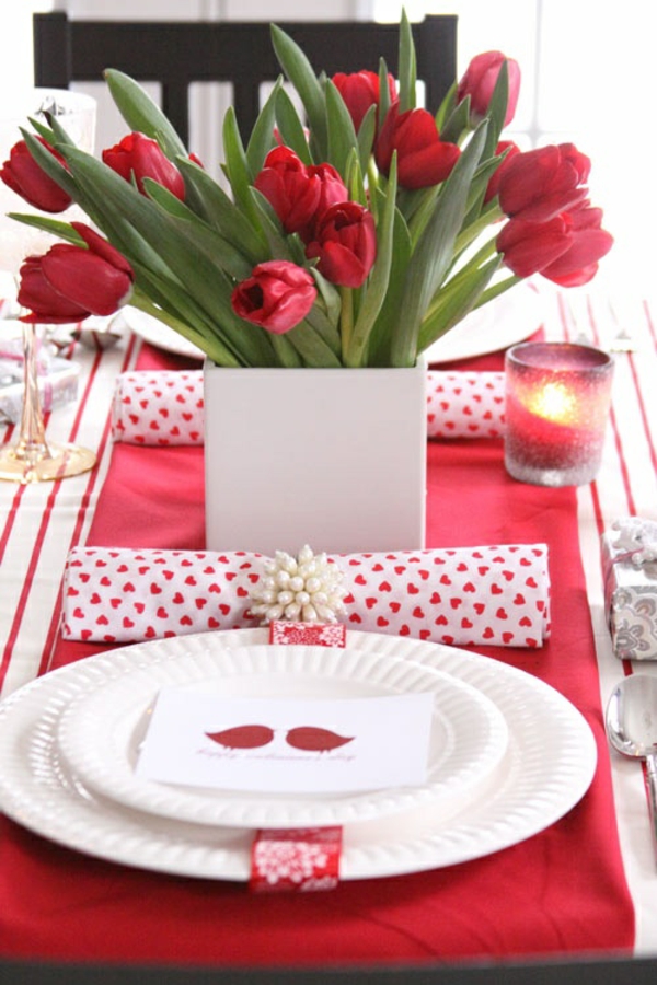 valentinstag bräuche romantisches abendessen tulpen