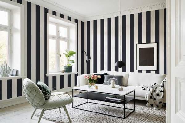elegante wohnzimmer tapeten ideen streifen schwarz weiß