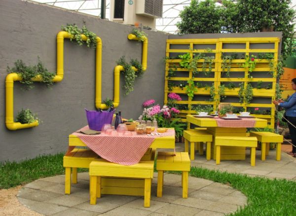 Palettenmöbel in gelber Farbe - Ideen für die Gartengestaltung