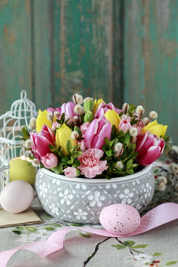 frühlingsblumen deko osterdeko tisch dekorieren ideen tulpen nelken