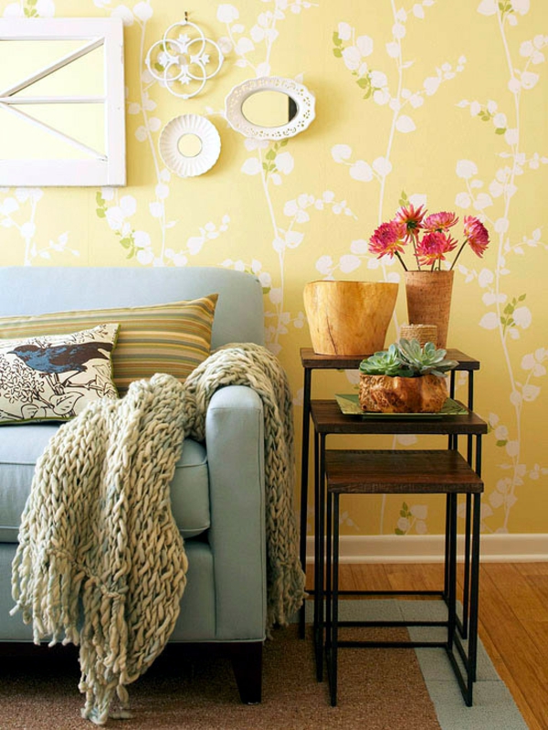 wandtapete wohnzimmer frische wandgestaltung gelbe farbnuancen florales muster