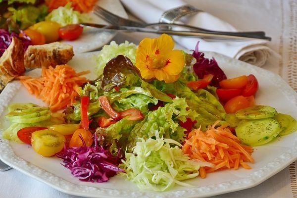 Salat zum Abnehmen - verschiedene Gemüsesorten