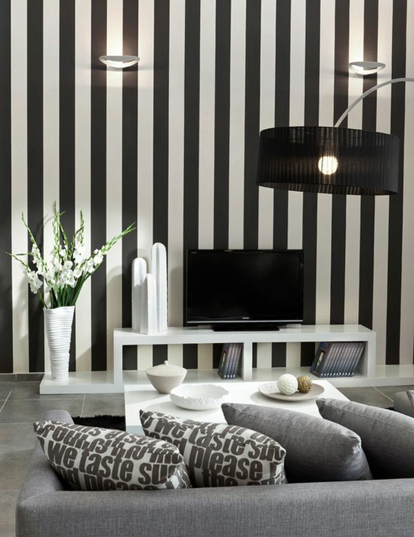 streifentapete schwarz weiß wohnzimmer elegant gestalten