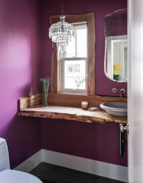 wandfarbe lila badezimmer rustikale elemente