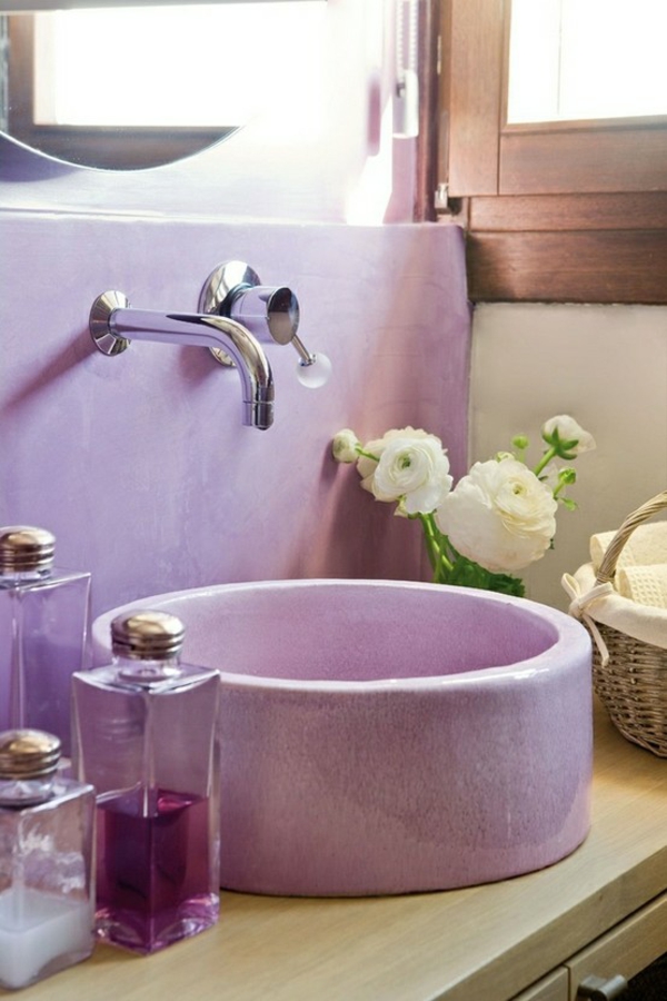 wandfarbe lila modernes badezimmer gestalten