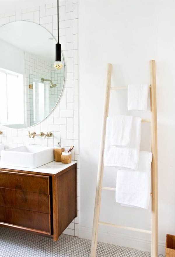 holzleiter badezimmer schlichte dekoideen kreative stauraum ideen