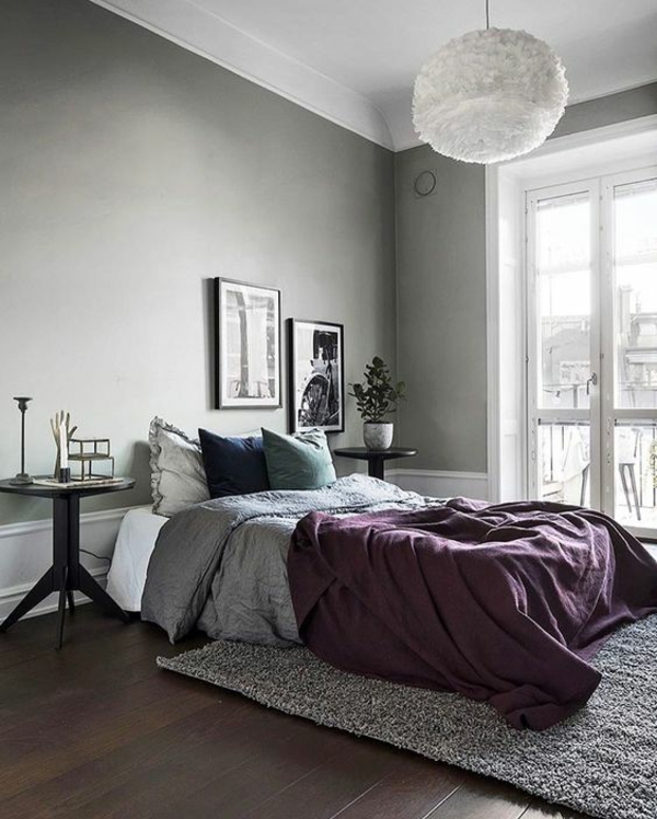graues schlafzimmer ideen elegante lila akzente