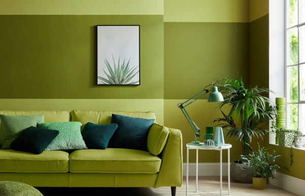 grünes wohnzimmer grüntöne kombinieren pflanzen integrieren