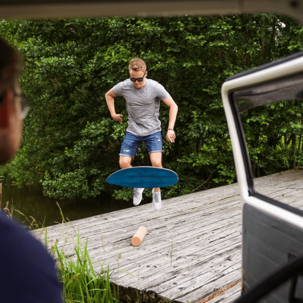 Mit einem Balance Board das Wellenreiten auch zu Hause erleben tricks selbstbewusstsein brett fähigkeiten