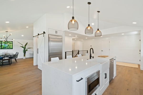 kücheninsel beleuchtung weiße küche einrichten hängelampen