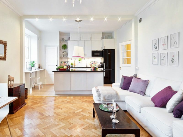 offene wohnküche weiße akzente lila deko stilvolle einrichtung