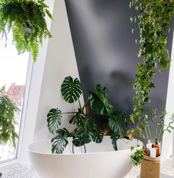 Mit künstlichen Pflanzen für das Badezimmer kreieren Sie ein echtes Paradies waschbecken pflanzen ideen kunststoff