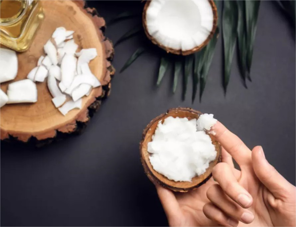 Kokosoel naturreines Produkt kaltgepresst breite Anwendung in der Kueche Kosmetik