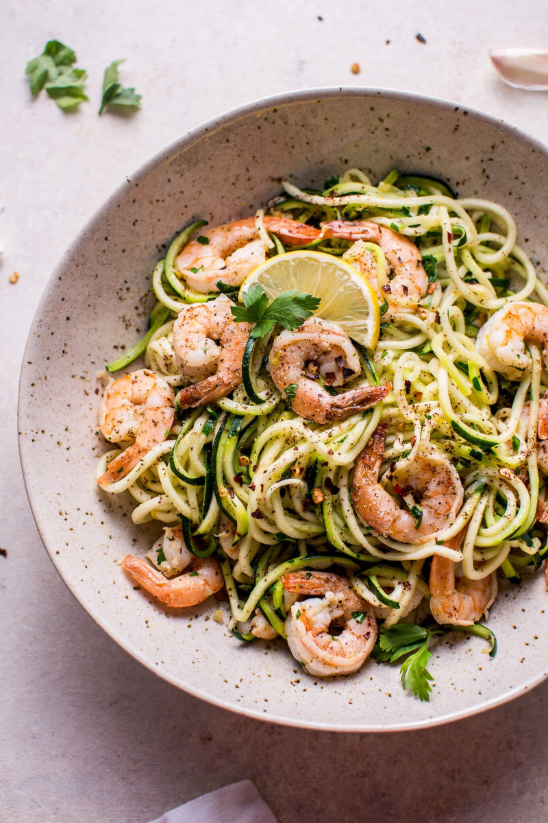 Low-Carb Zucchini Spaghetti ohne Gluten selber machen gesund garnelen meeresfruechte