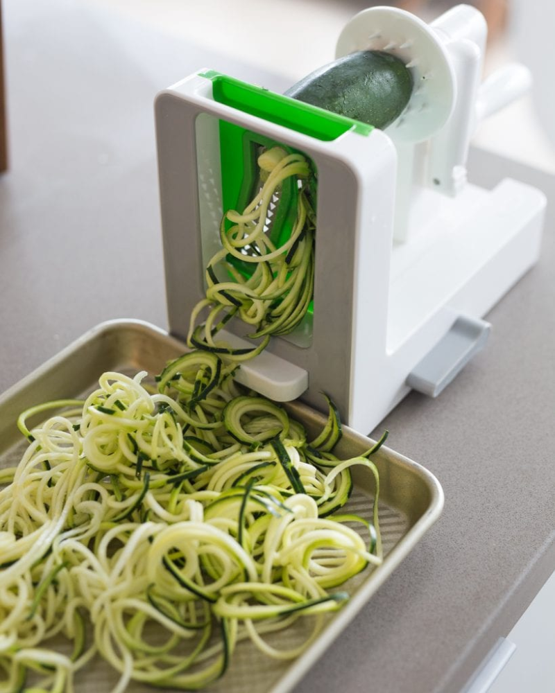 Low-Carb Zucchini Spaghetti ohne Gluten selber machen zoodles richtig schneiden