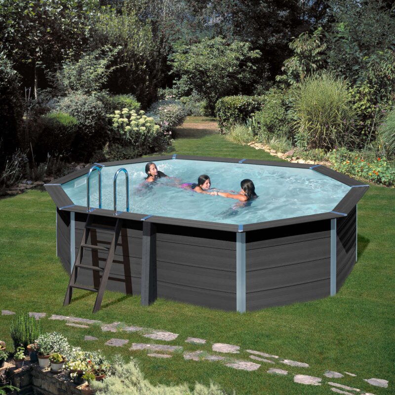 Composite Pool im Garten